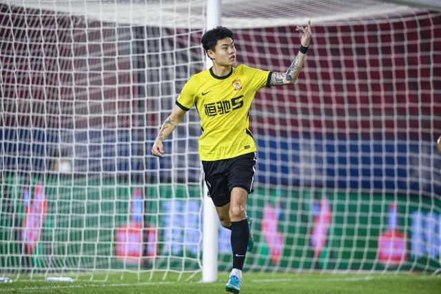 九游体育官网-【中超】杨立瑜破门2人染红 广州1比0双杀河北