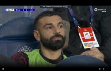 九游体育-关键战坐全场板凳！萨拉赫坐在场边面无表情，利物浦0-2遭完败